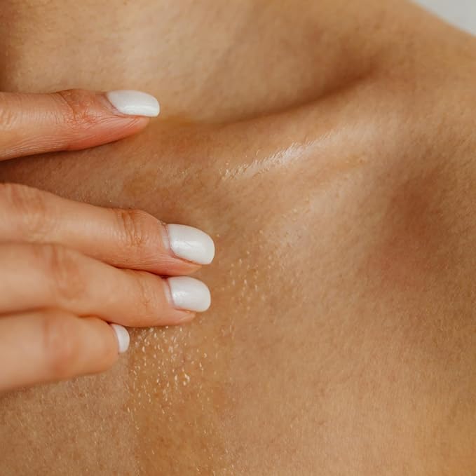 MELONY Massage Oil Candle for Pure Relaxation - 8.1 oz - Moisturizing Essential Oil Body Massage Candle for Home Spa- Amazing Gift for Women & Men (Sandalwood)